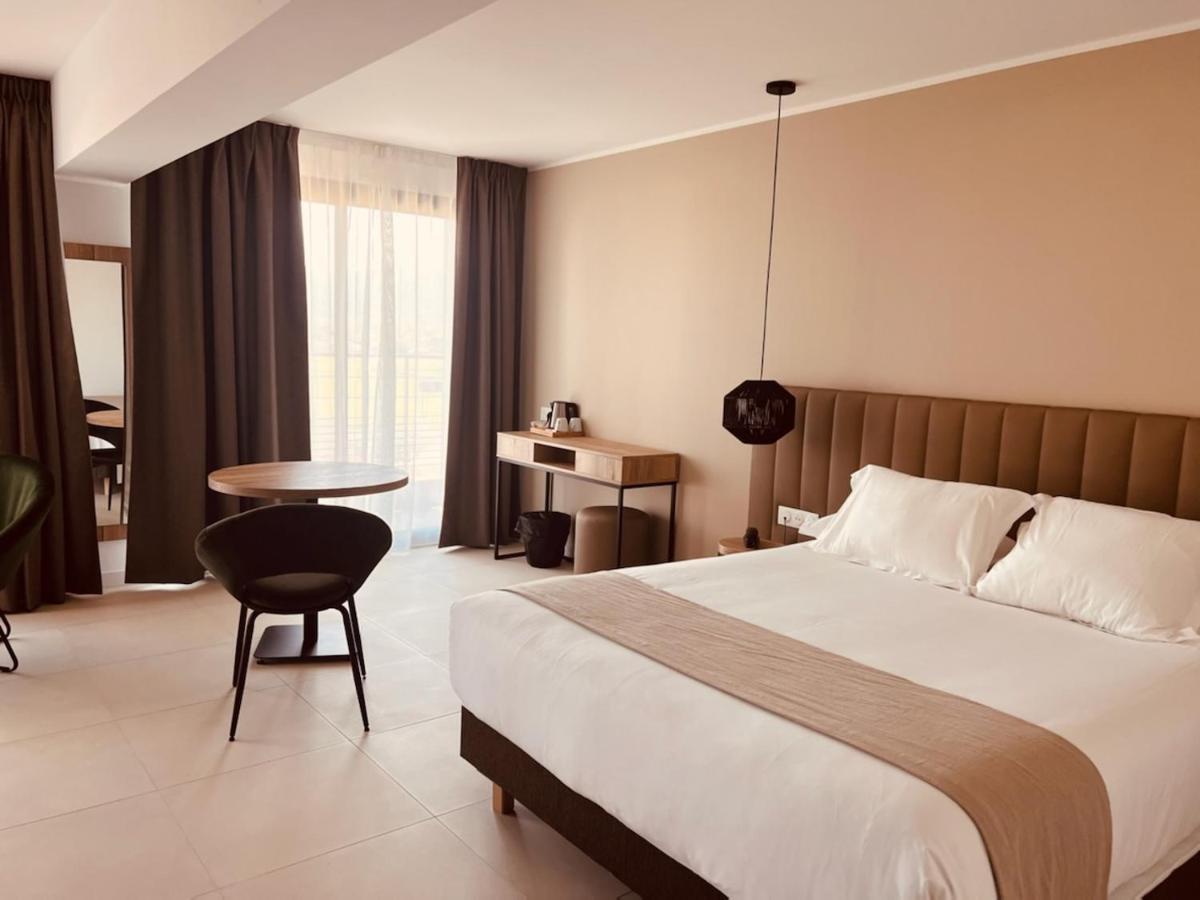 Hotel Spa Restaurant La Madrague Lucciana  Ngoại thất bức ảnh